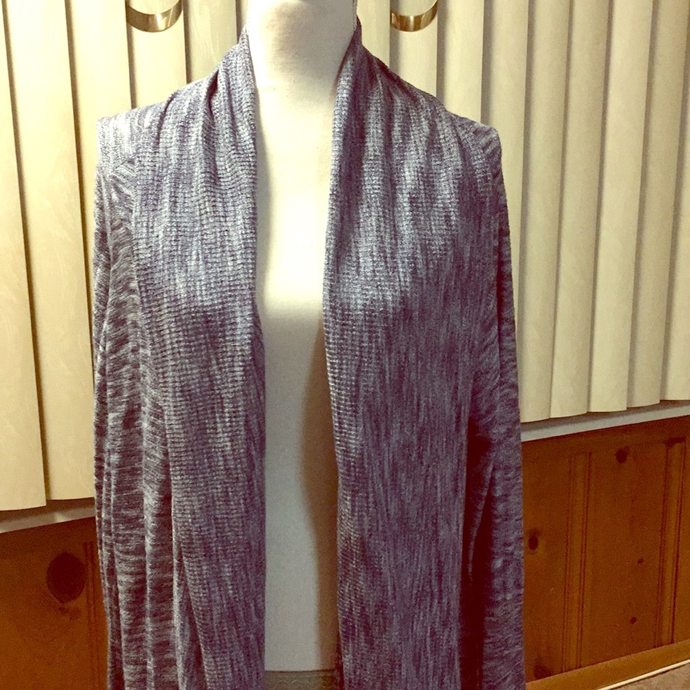 Light Weight AVA VIV AVENUE SWEATER